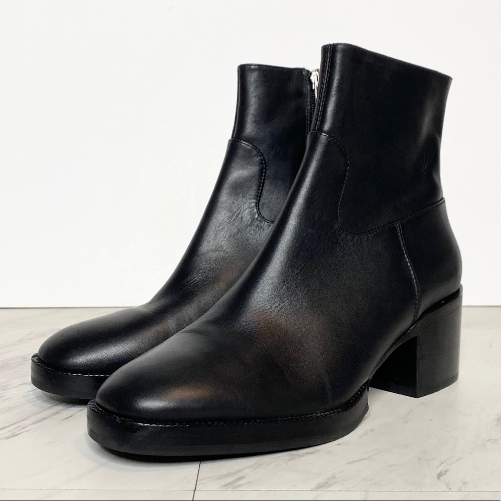 Via Spiga Black Leather Bootie 7M